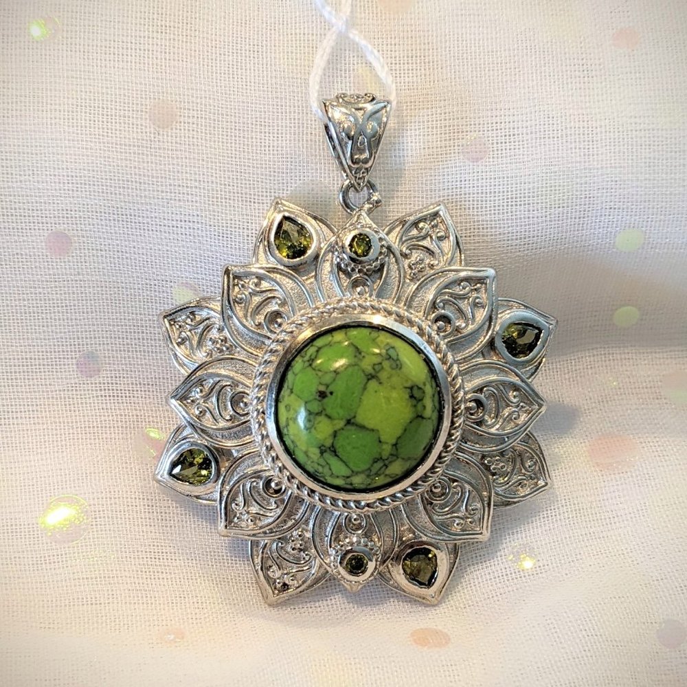 Green Howlite & Simulated Peridot Floral Pendant